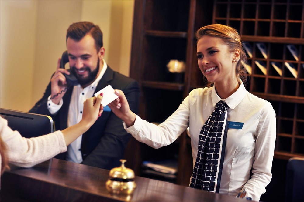 RECEPCIONAR (m/ž) - Hoteli 4* i 5*, Brela, Bol, Tučepi